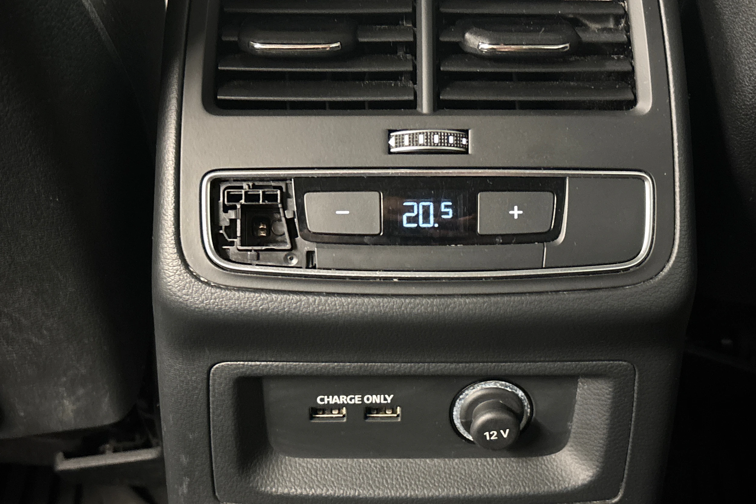 musta Audi A4 2021 kuva 30.