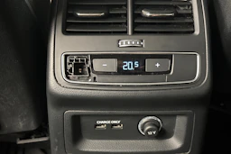 musta Audi A4 2021 kuva 30.