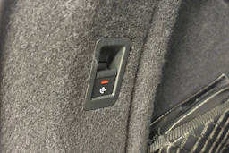 musta Audi A4 2021 kuva 32.