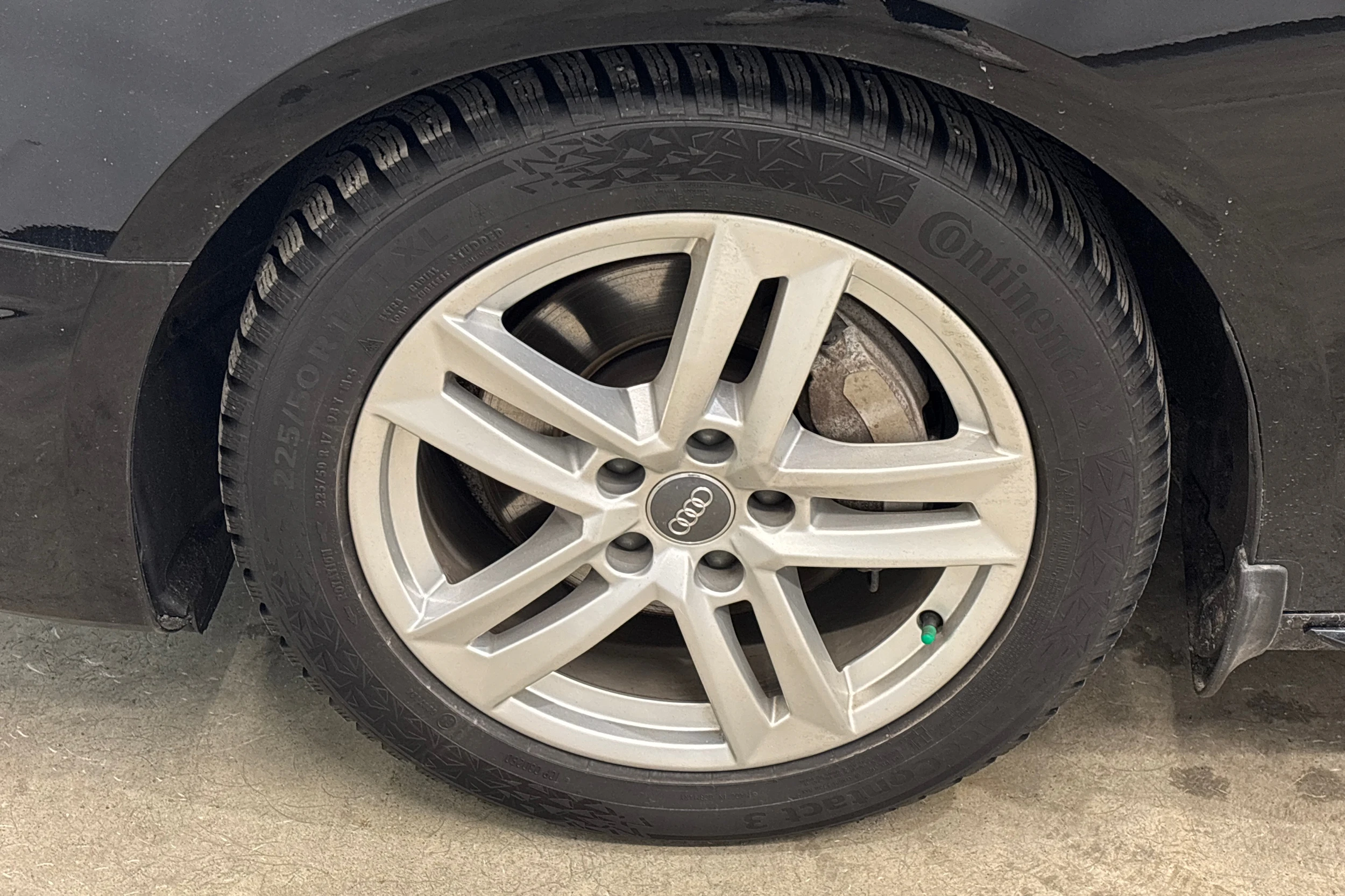 musta Audi A4 2021 kuva 34.