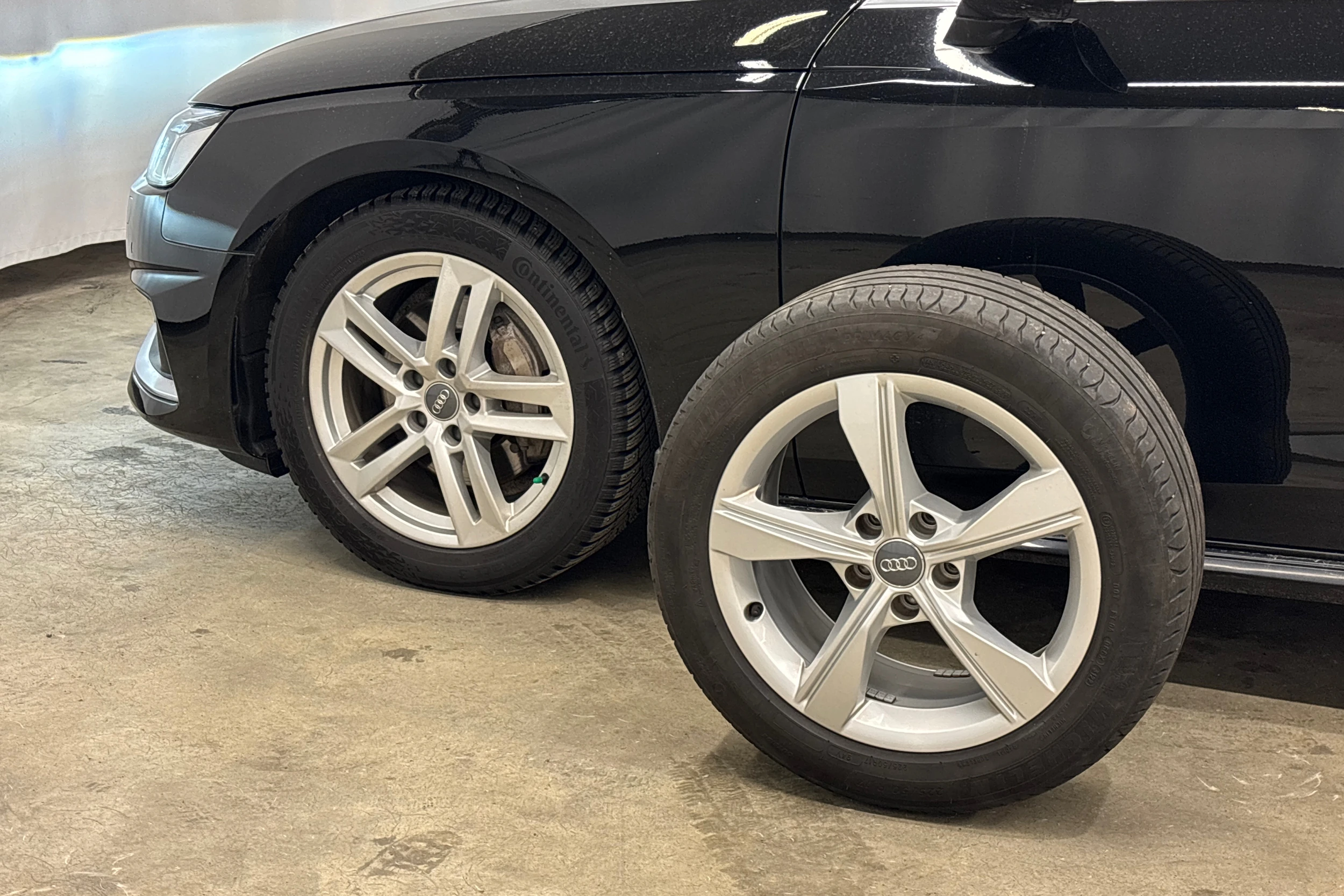 musta Audi A4 2021 kuva 35.