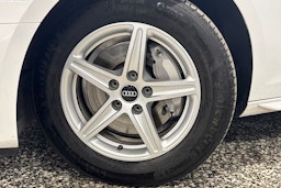 valkoinen Audi A4 2021 kuva 38.