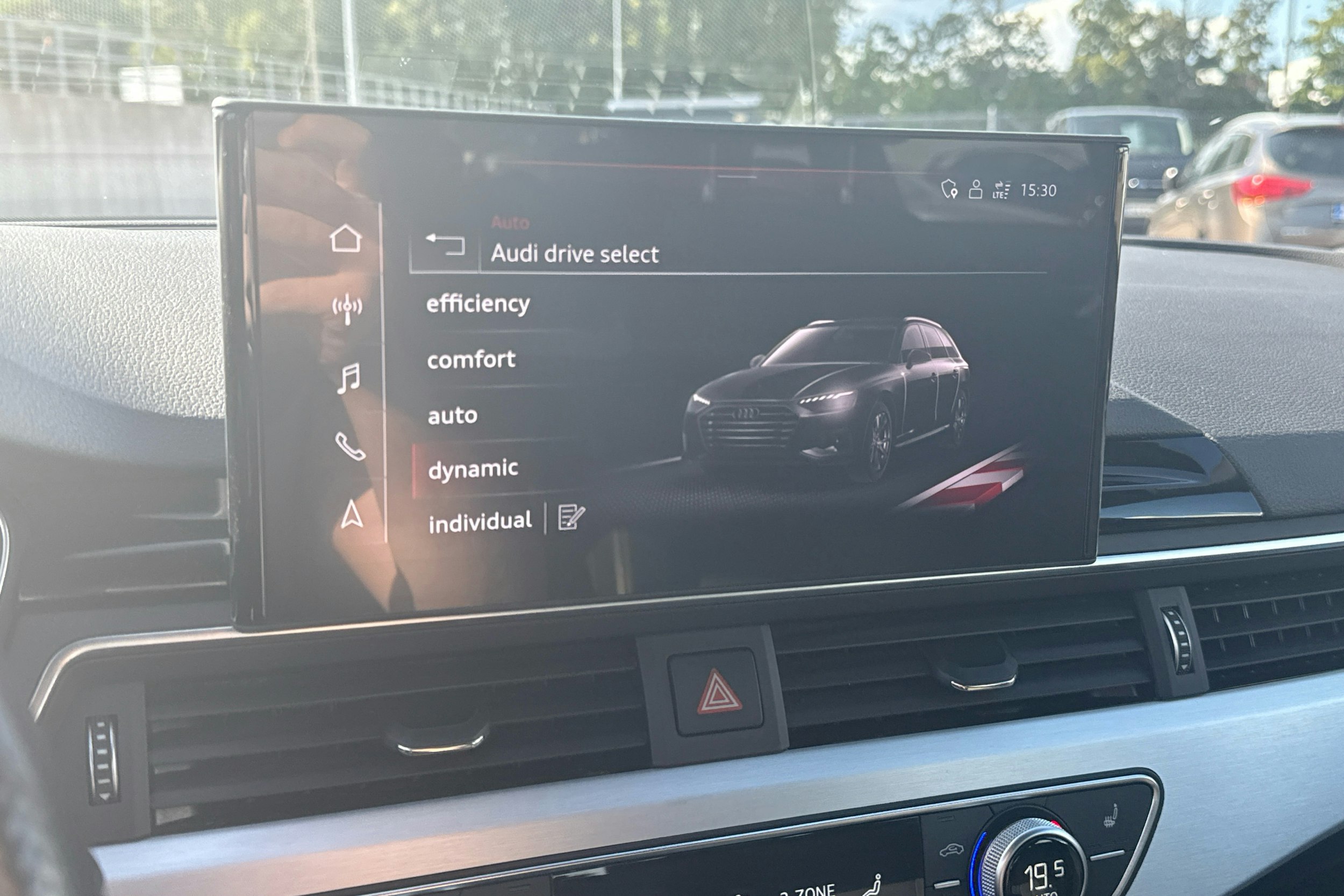 musta Audi A4 2021 kuva 18.