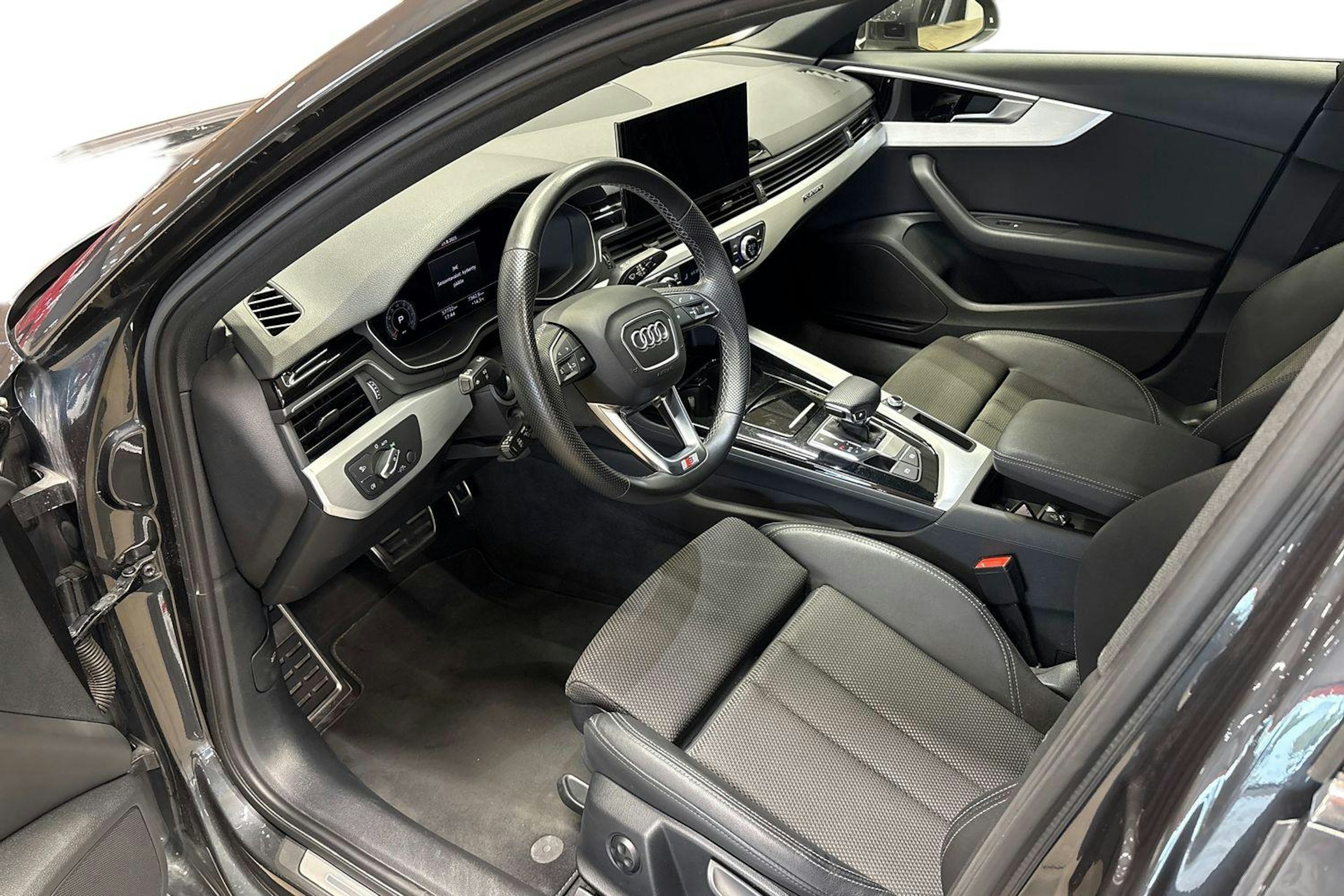met. harmaa Audi A4 2021 kuva 3.