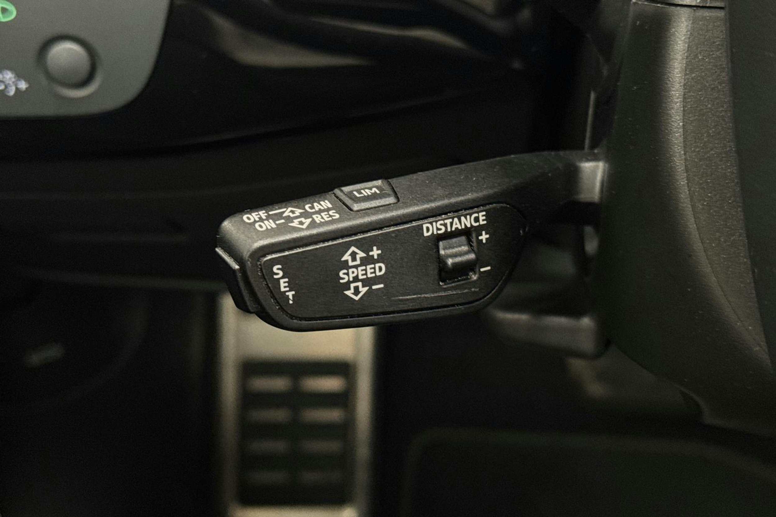 musta Audi A4 2021 kuva 17.