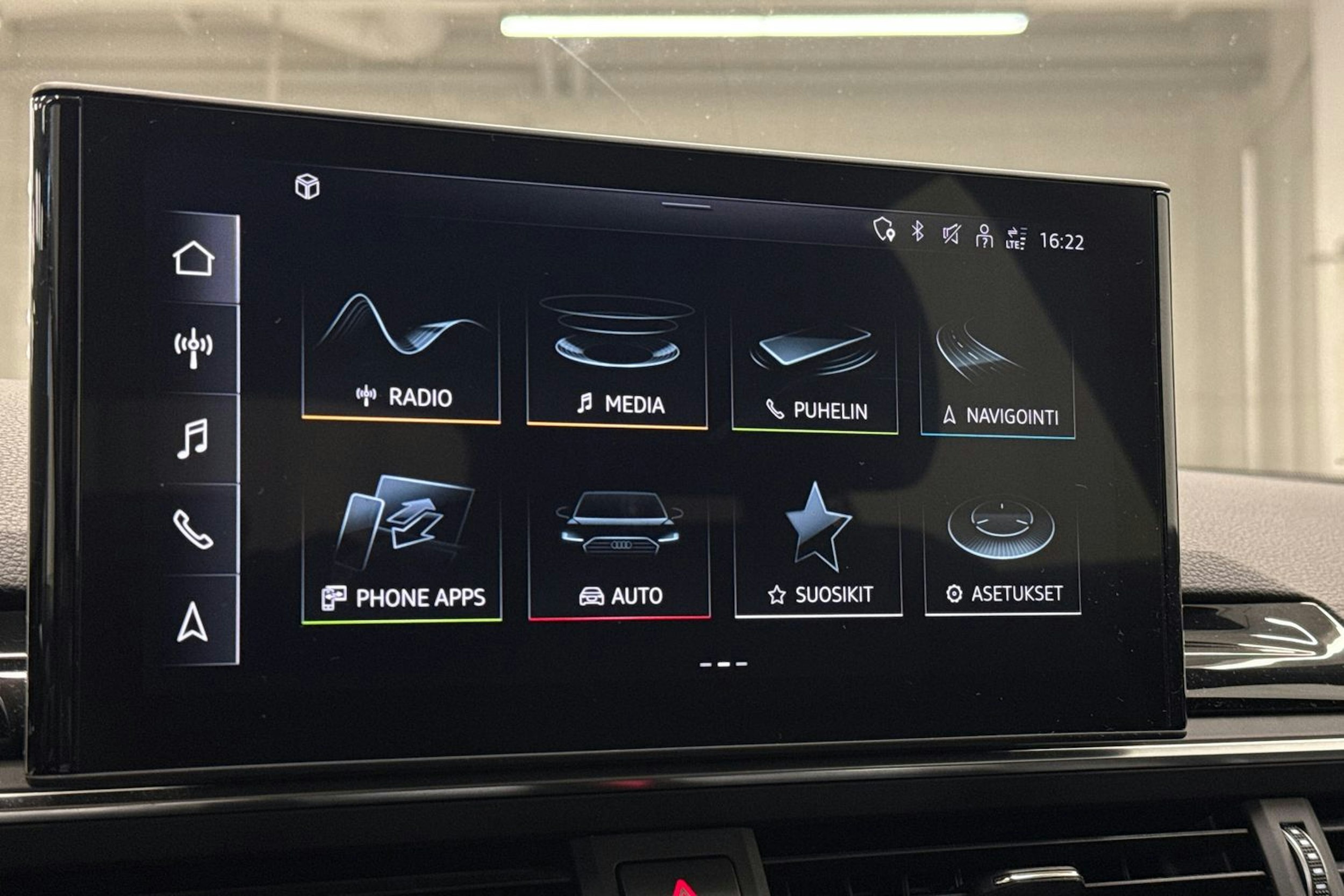 musta Audi A4 2021 kuva 24.