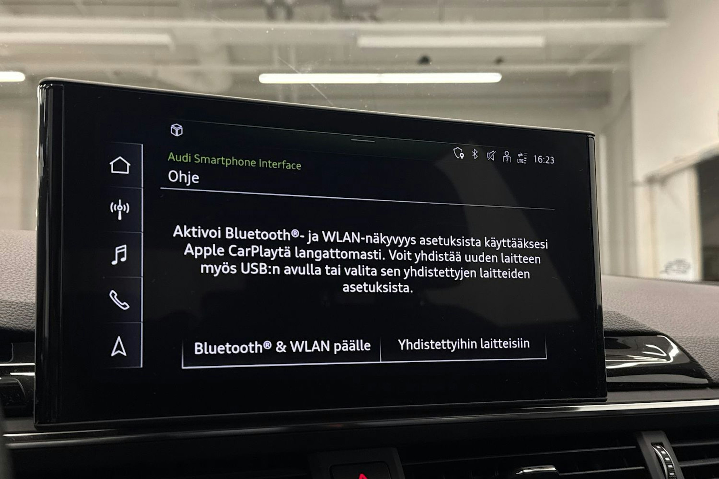 musta Audi A4 2021 kuva 28.