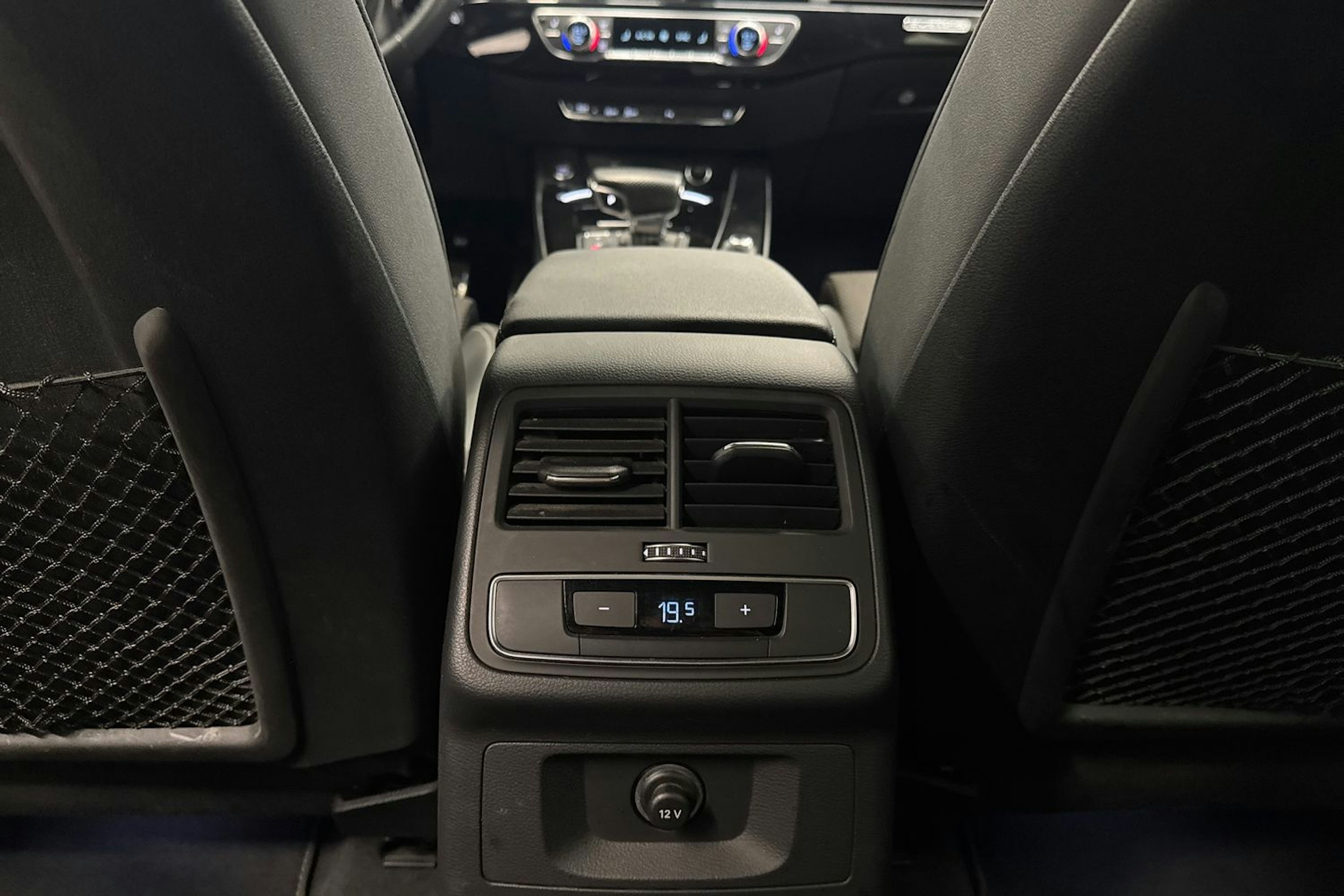 musta Audi A4 2021 kuva 35.