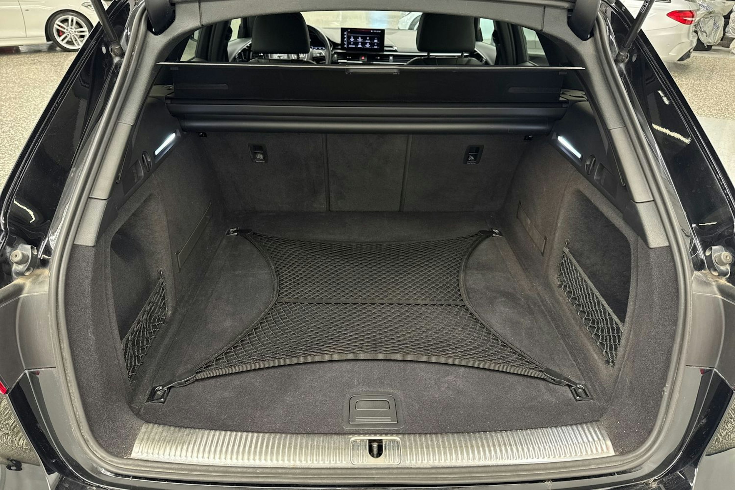 musta Audi A4 2021 kuva 36.