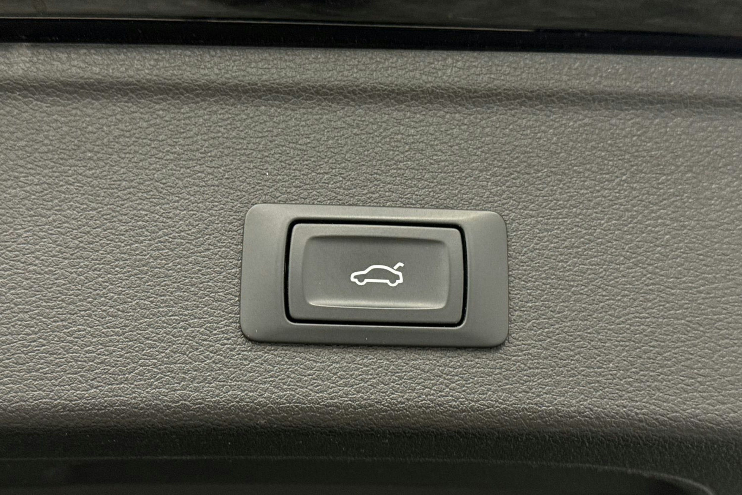 musta Audi A4 2021 kuva 37.