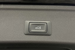 musta Audi A4 2021 kuva 37.