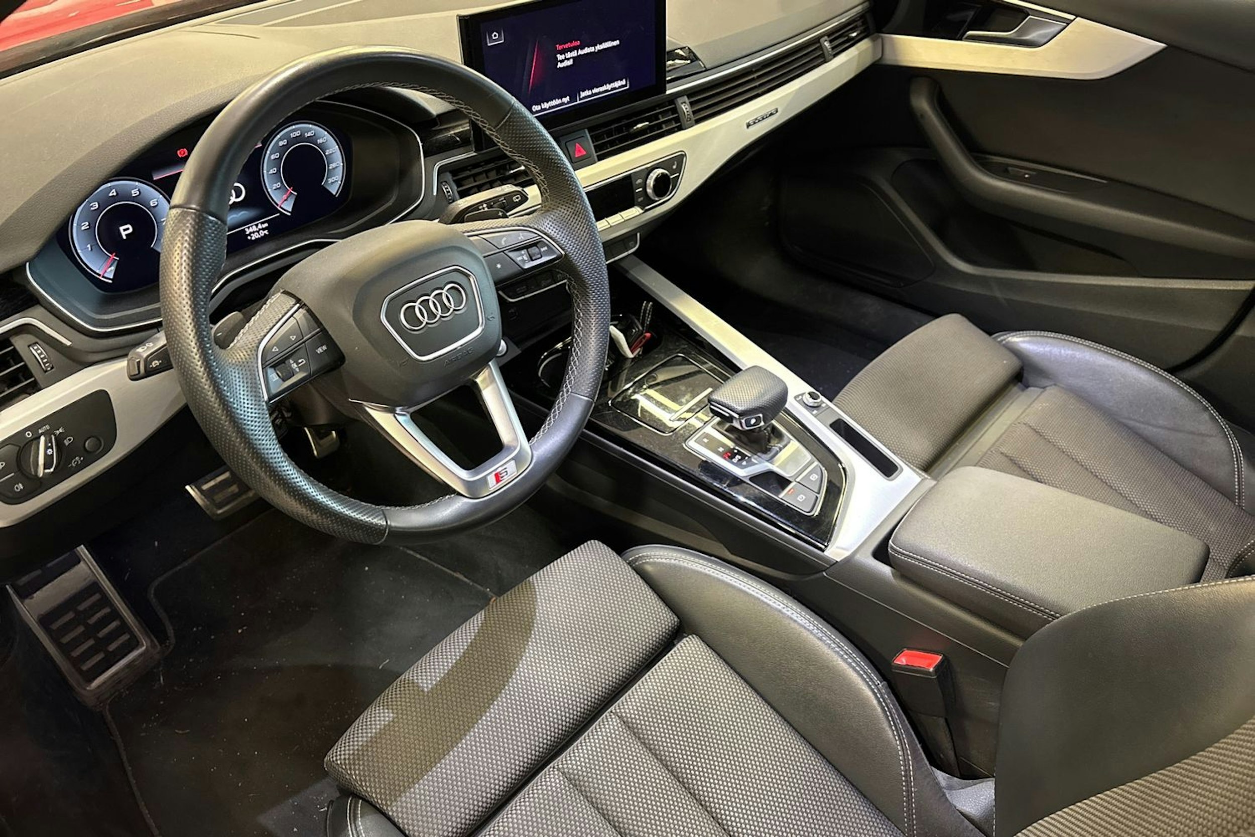 punainen Audi A4 2021 kuva 3.