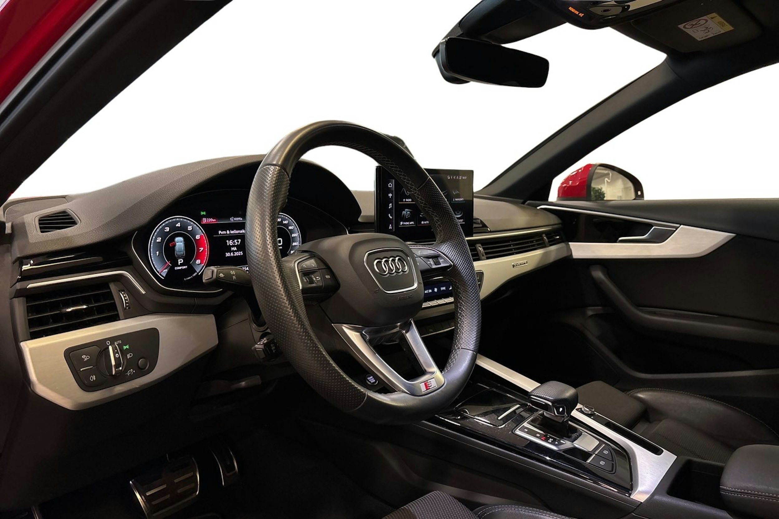 punainen Audi A4 2021 kuva 7.