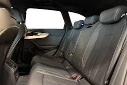 punainen Audi A4 2021 kuva 10.