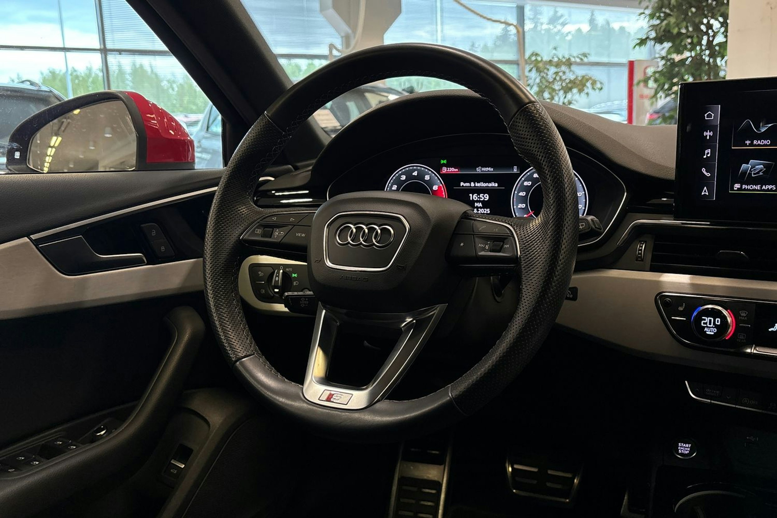 punainen Audi A4 2021 kuva 15.