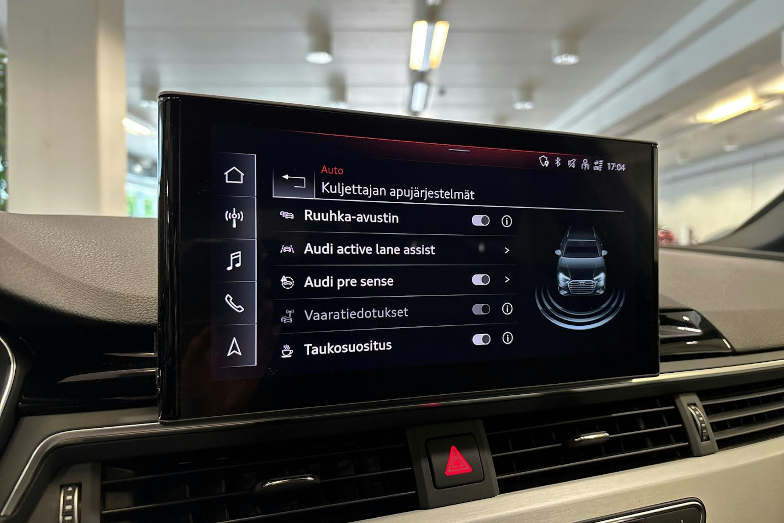 punainen Audi A4 2021 kuva 21.