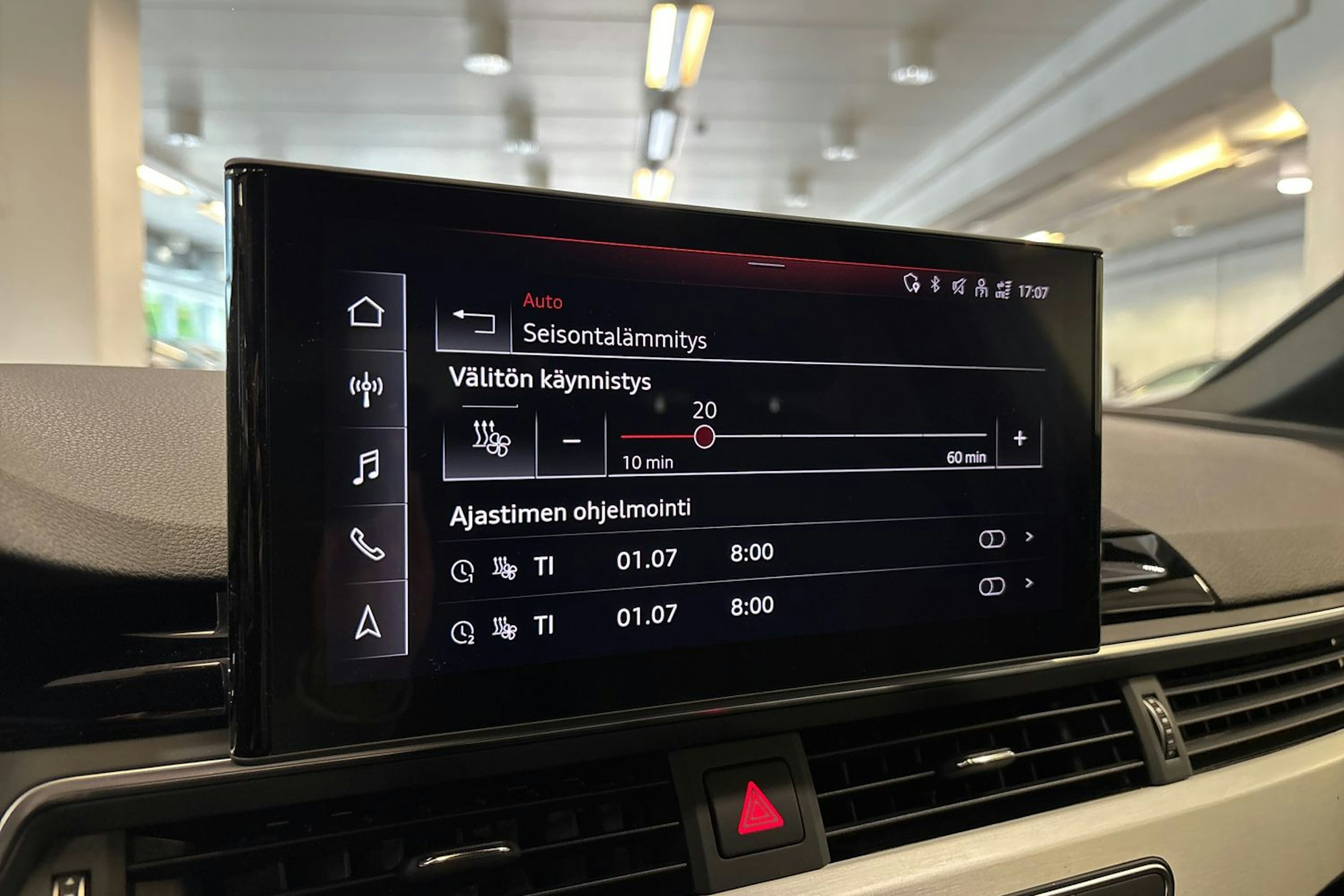 punainen Audi A4 2021 kuva 24.