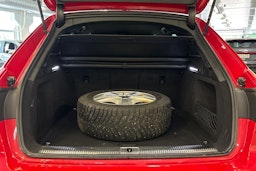 punainen Audi A4 2021 kuva 27.