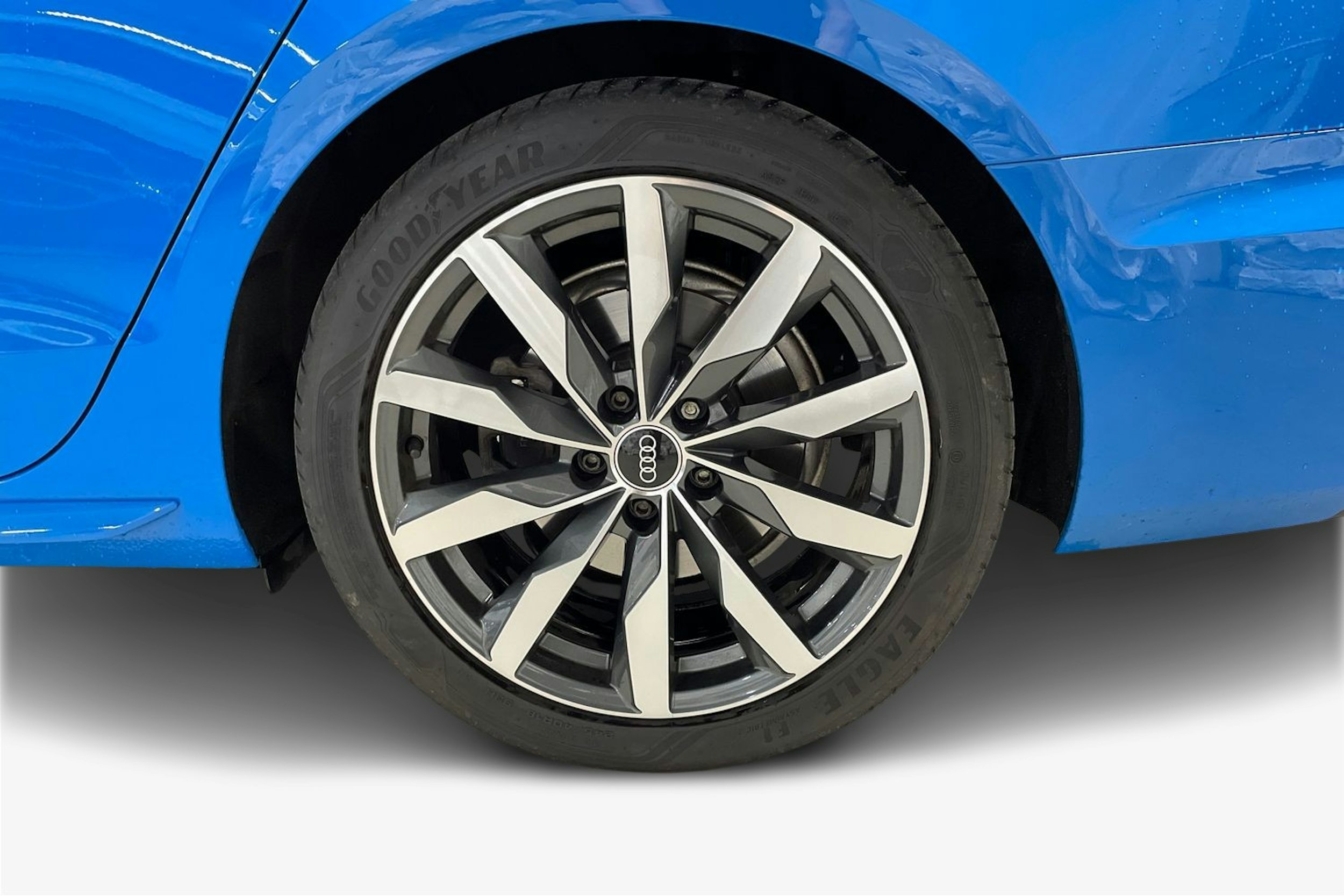 sininen Audi A4 2021 kuva 11.