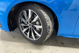 sininen Audi A4 2021 kuva 13.