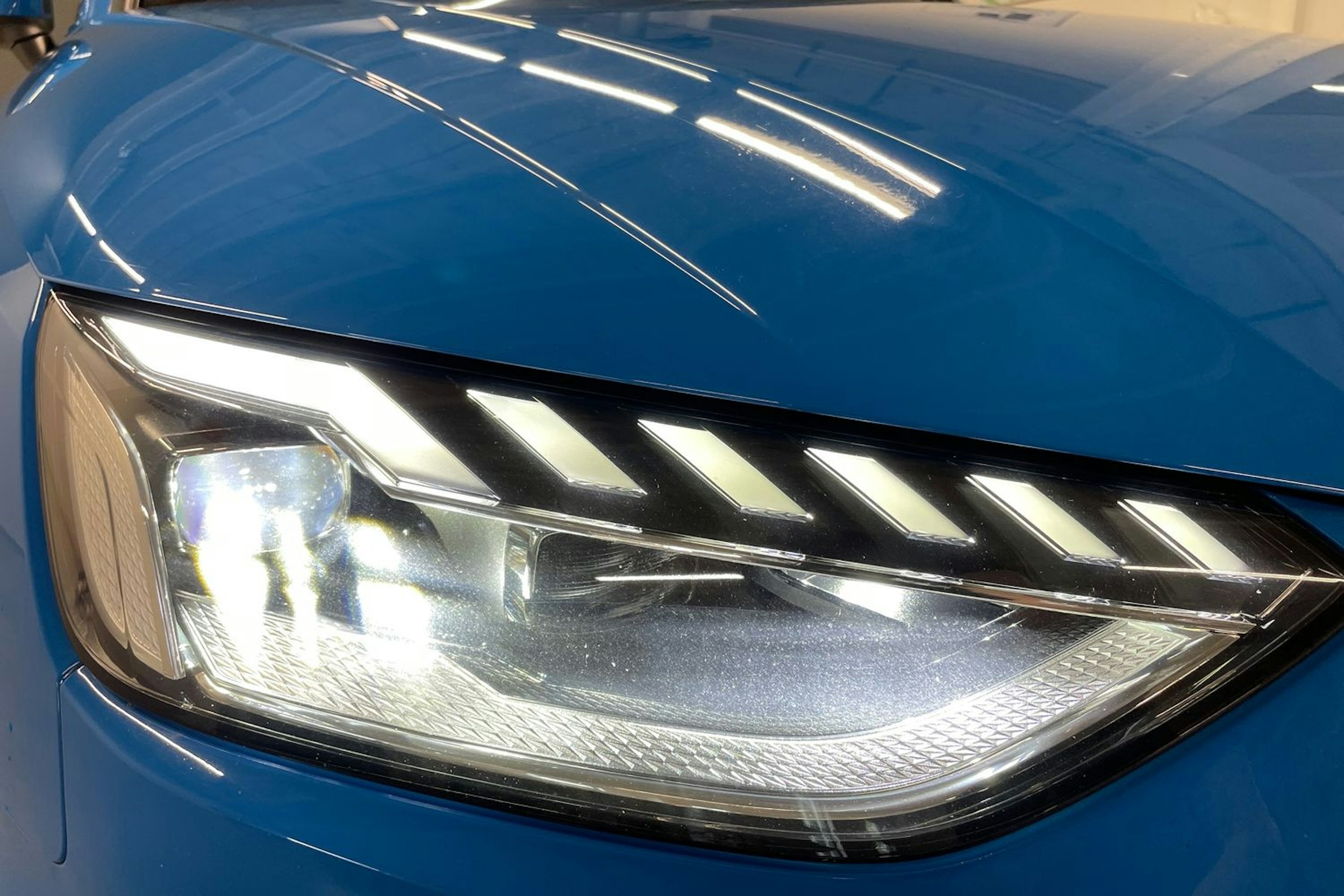sininen Audi A4 2021 kuva 14.