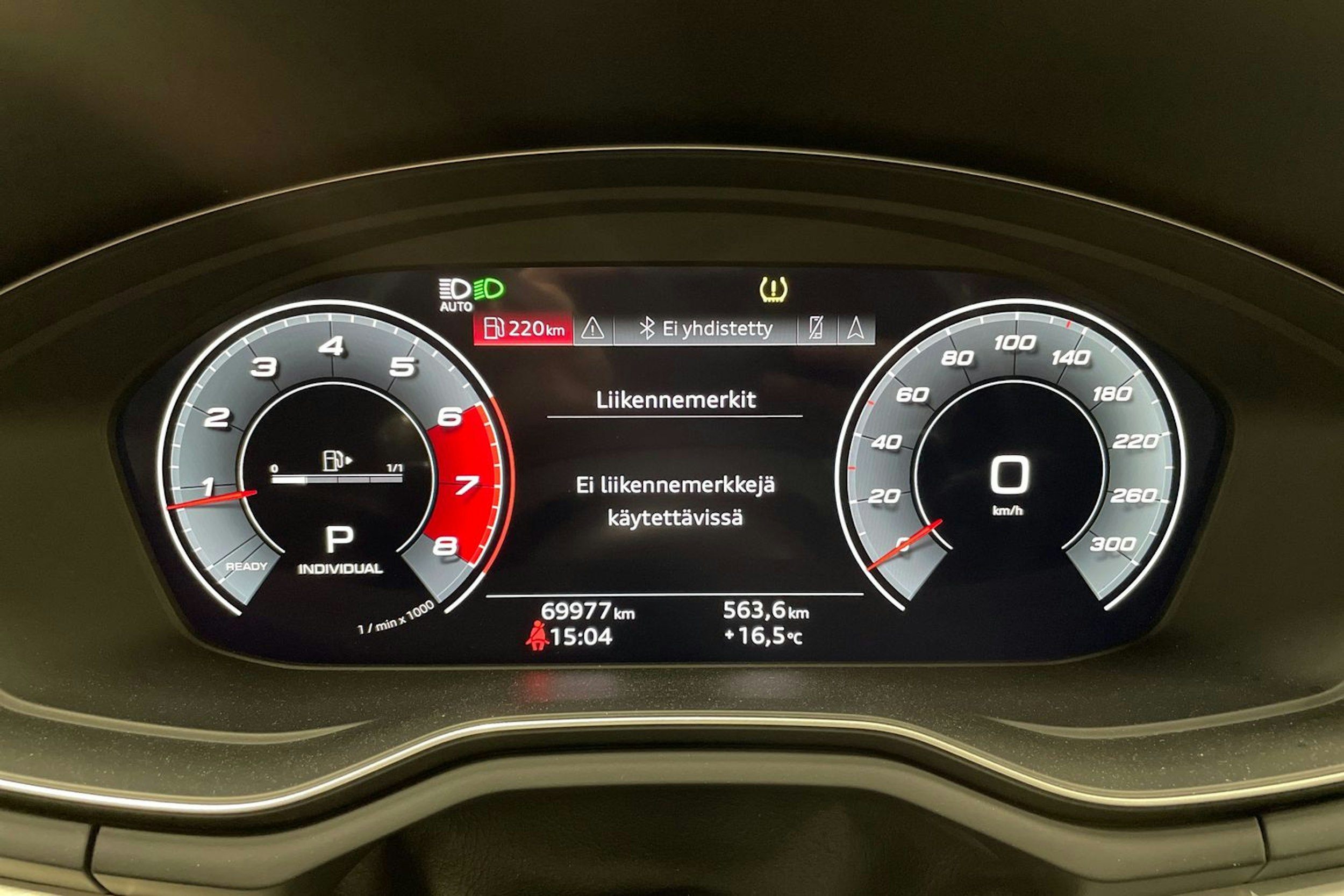 sininen Audi A4 2021 kuva 16.