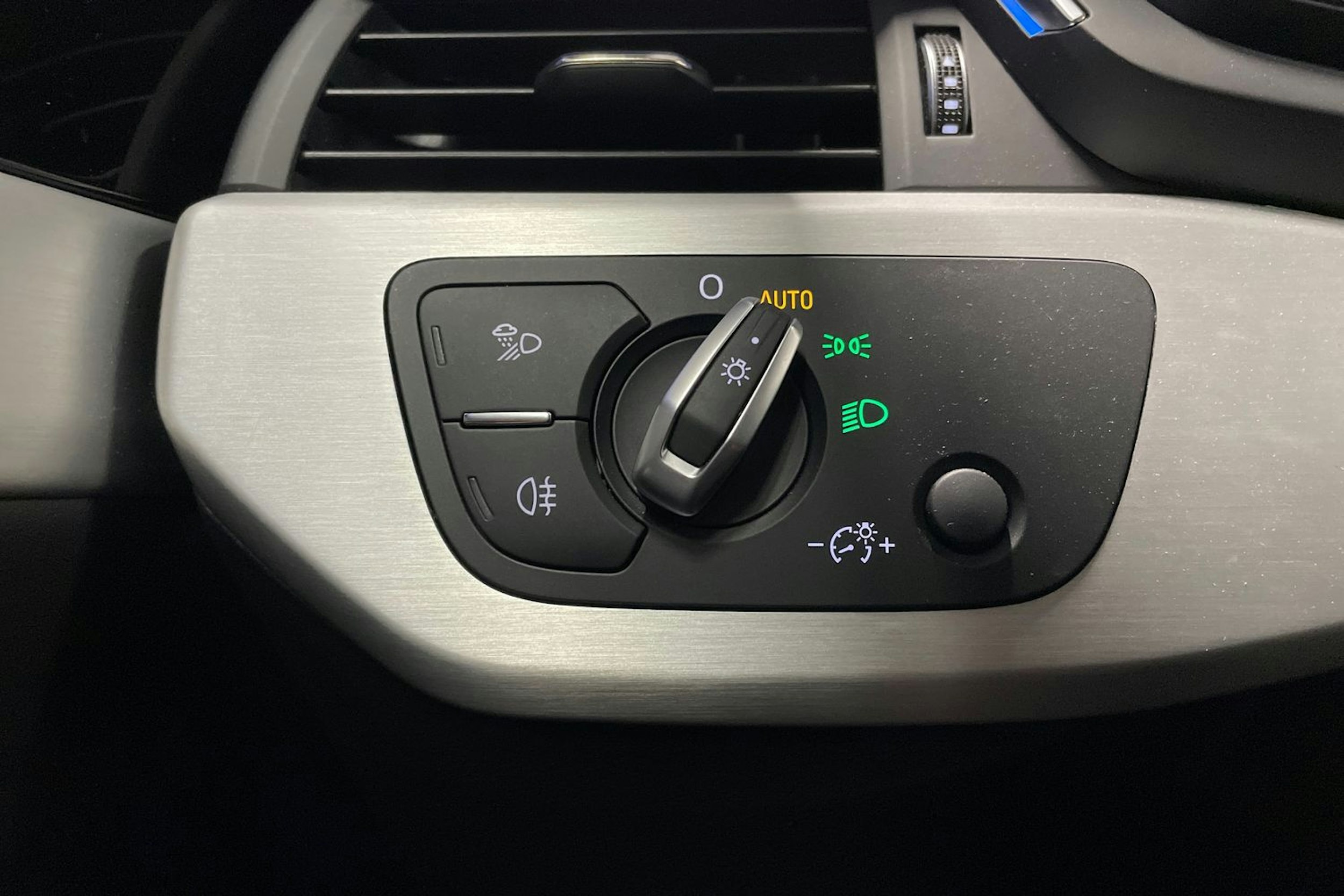 sininen Audi A4 2021 kuva 28.