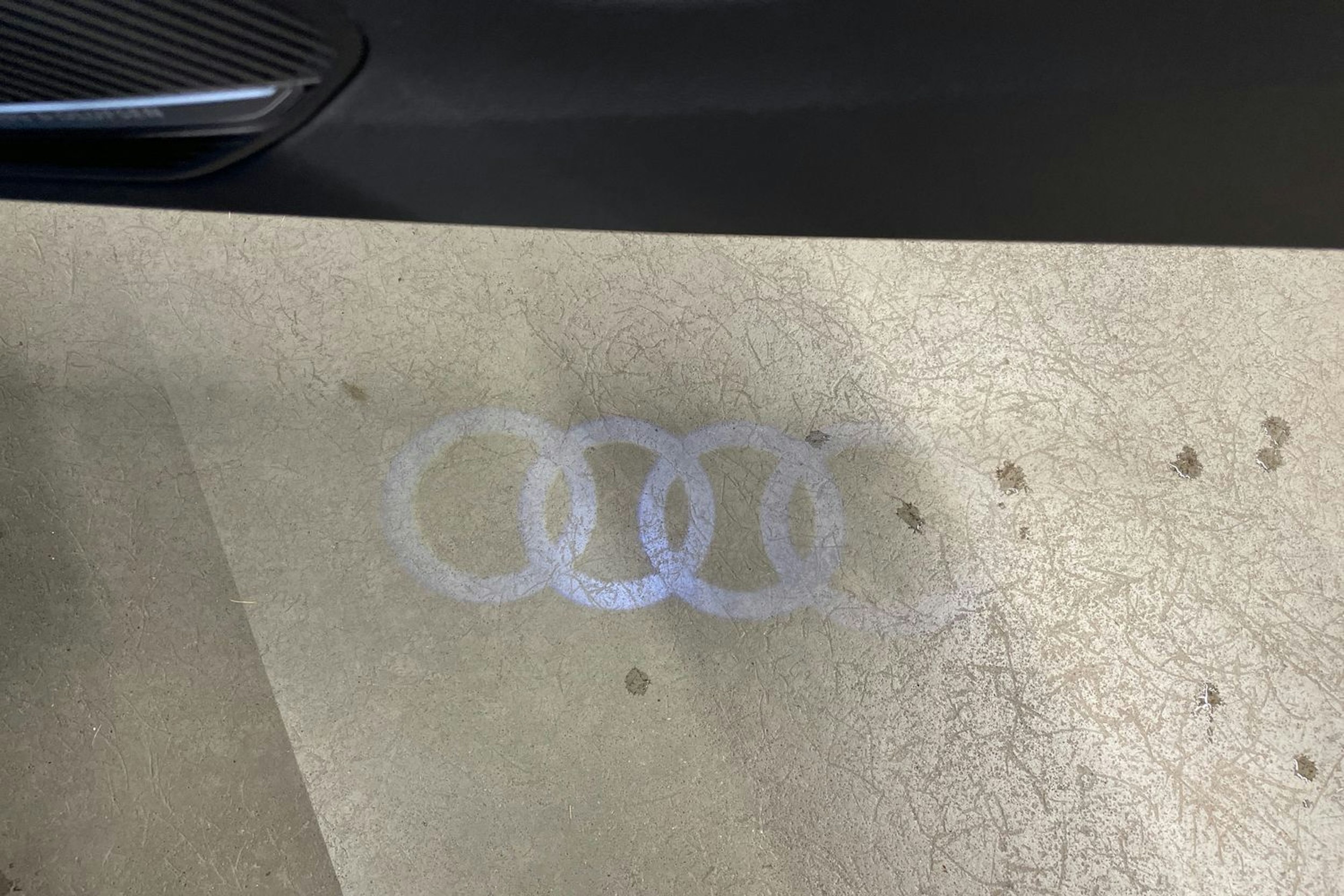sininen Audi A4 2021 kuva 32.