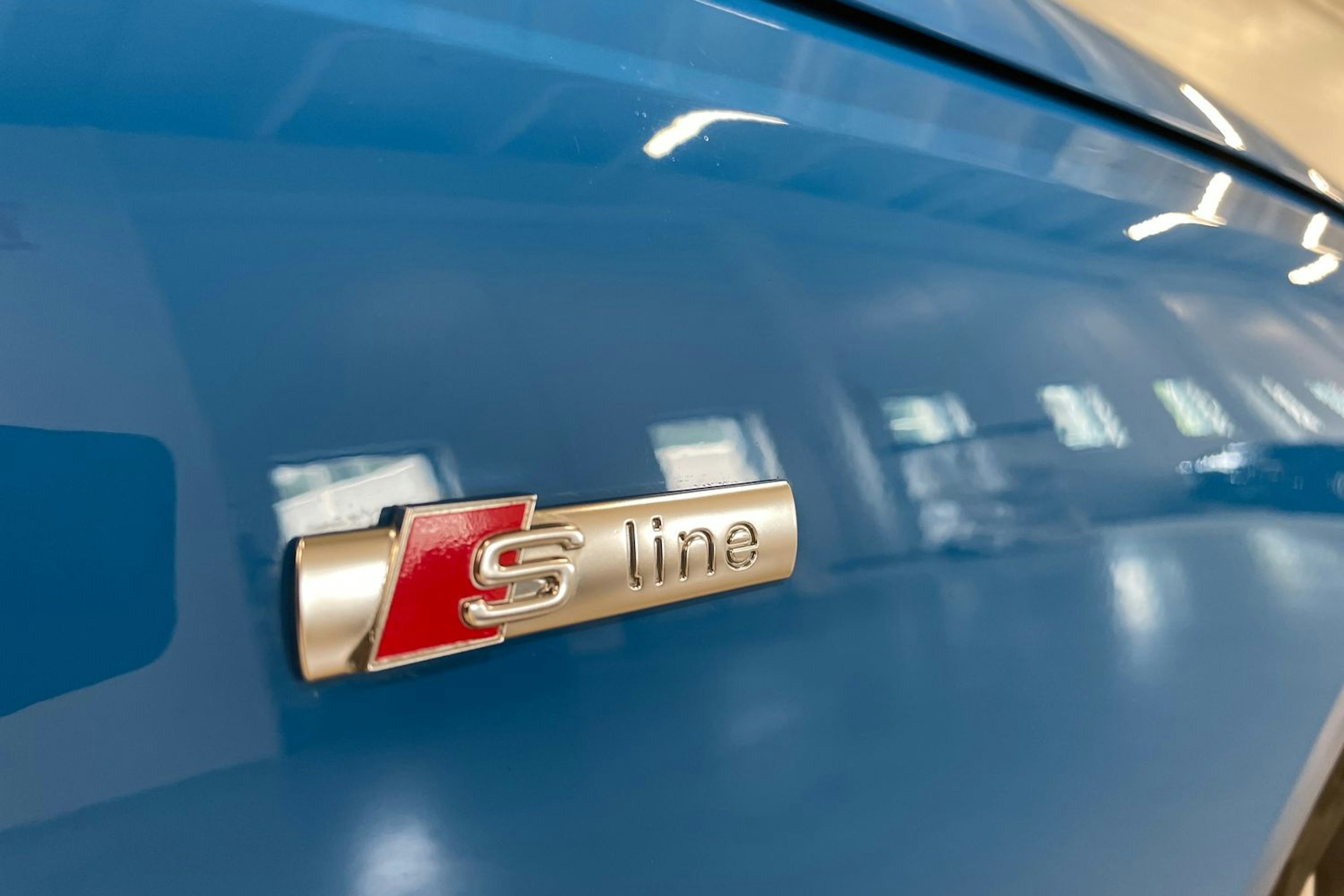 sininen Audi A4 2021 kuva 33.
