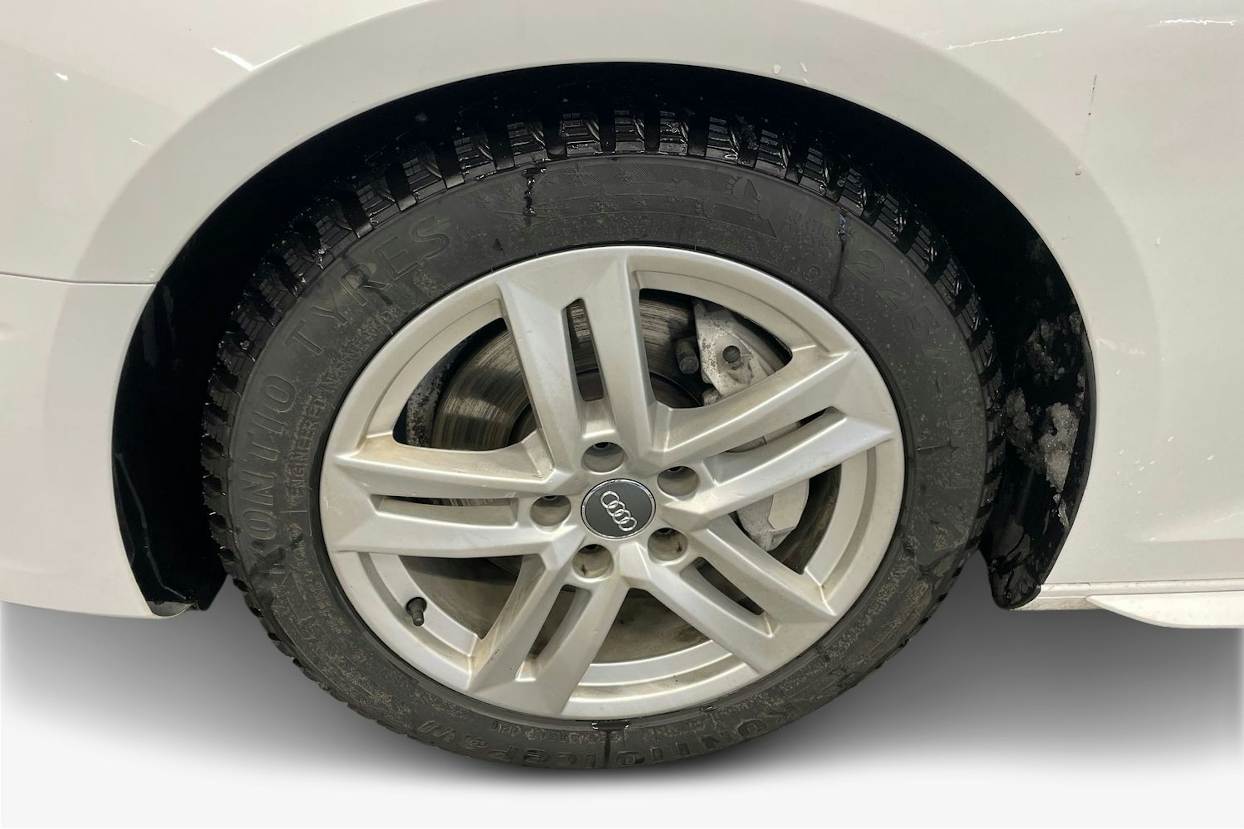 met. valkoinen Audi A4 2021 kuva 9.