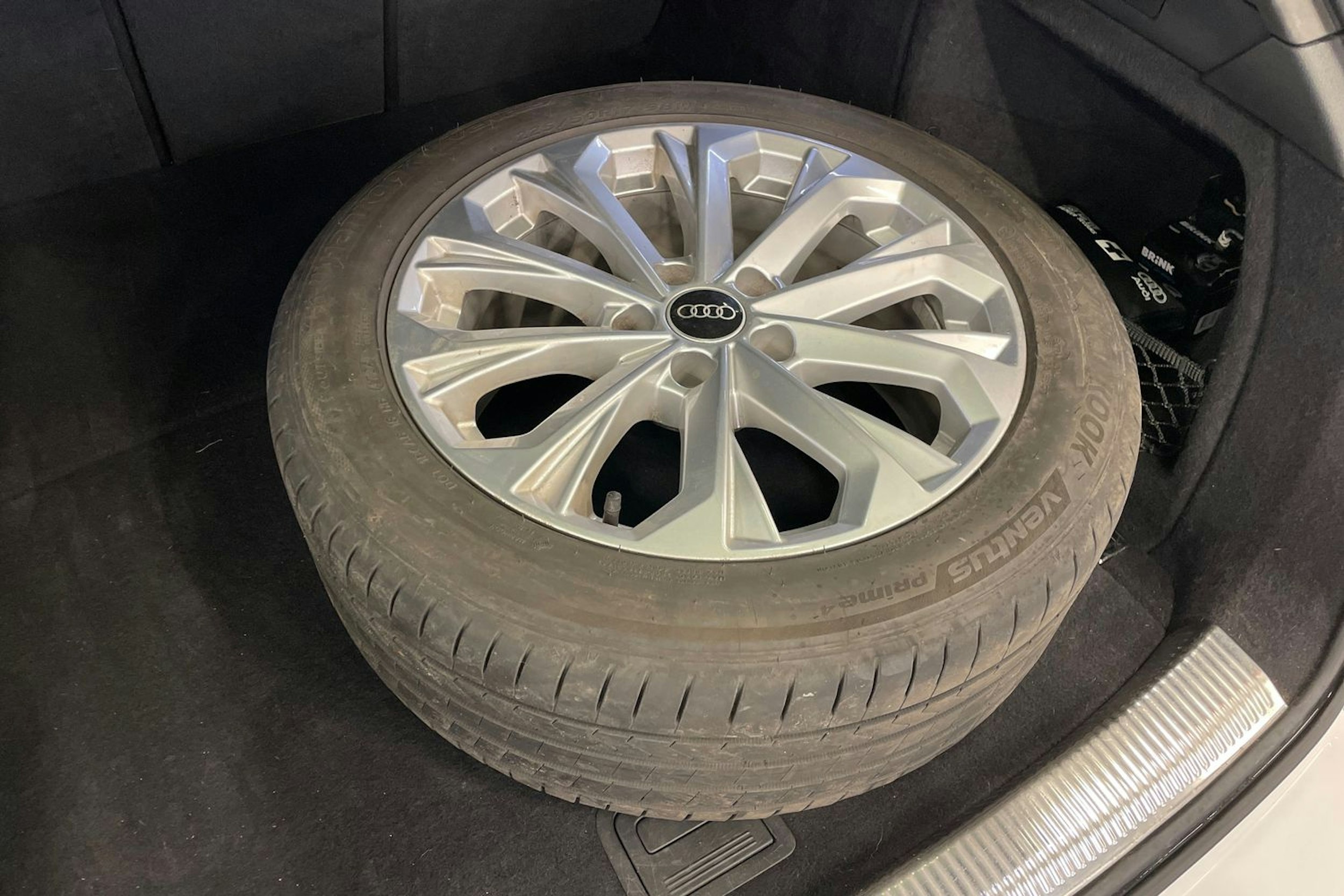 met. valkoinen Audi A4 2021 kuva 10.