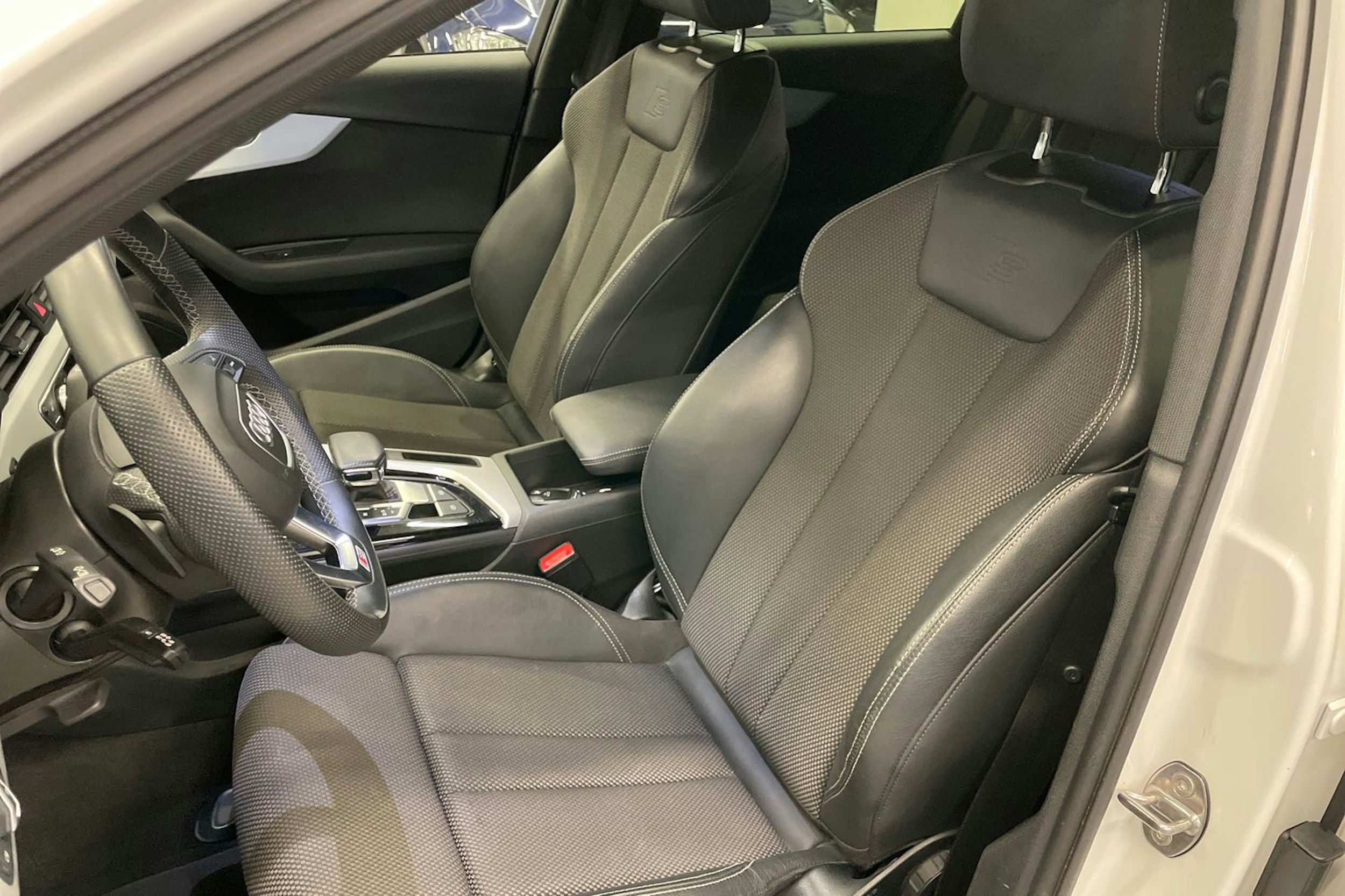 met. valkoinen Audi A4 2021 kuva 16.