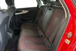 Punainen Audi A4 2021 kuva 11.