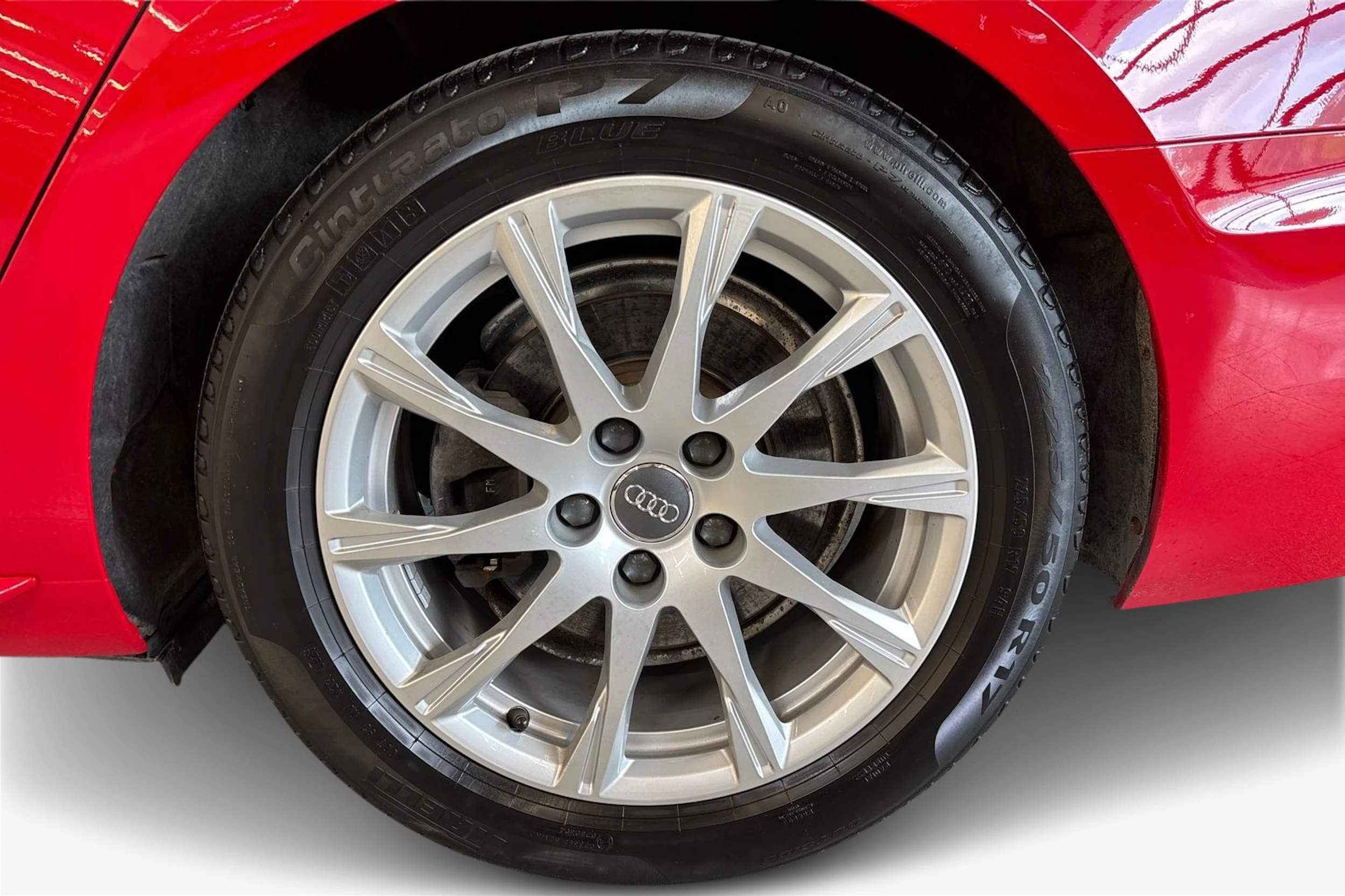 Punainen Audi A4 2021 kuva 12.