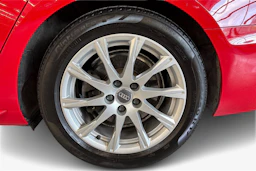 Punainen Audi A4 2021 kuva 12.