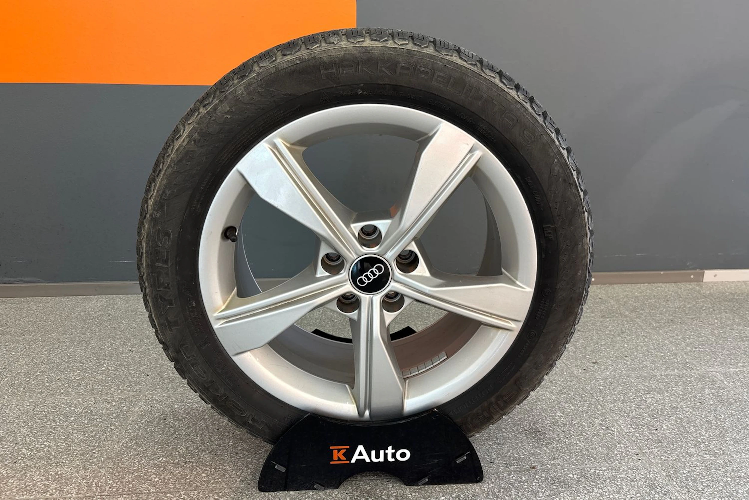 Punainen Audi A4 2021 kuva 13.