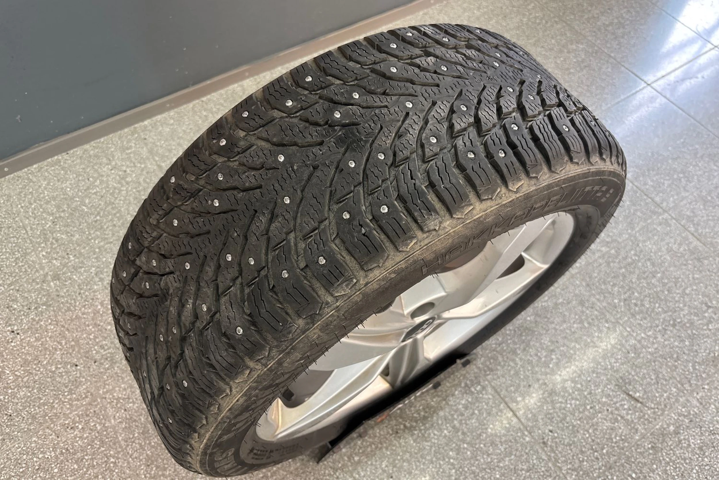 Punainen Audi A4 2021 kuva 16.