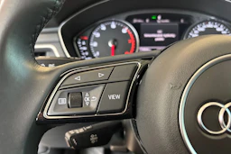 Punainen Audi A4 2021 kuva 19.