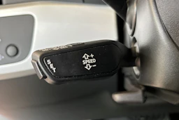 Punainen Audi A4 2021 kuva 21.