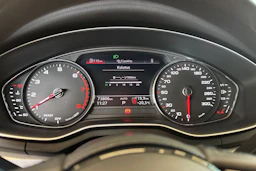 Punainen Audi A4 2021 kuva 22.