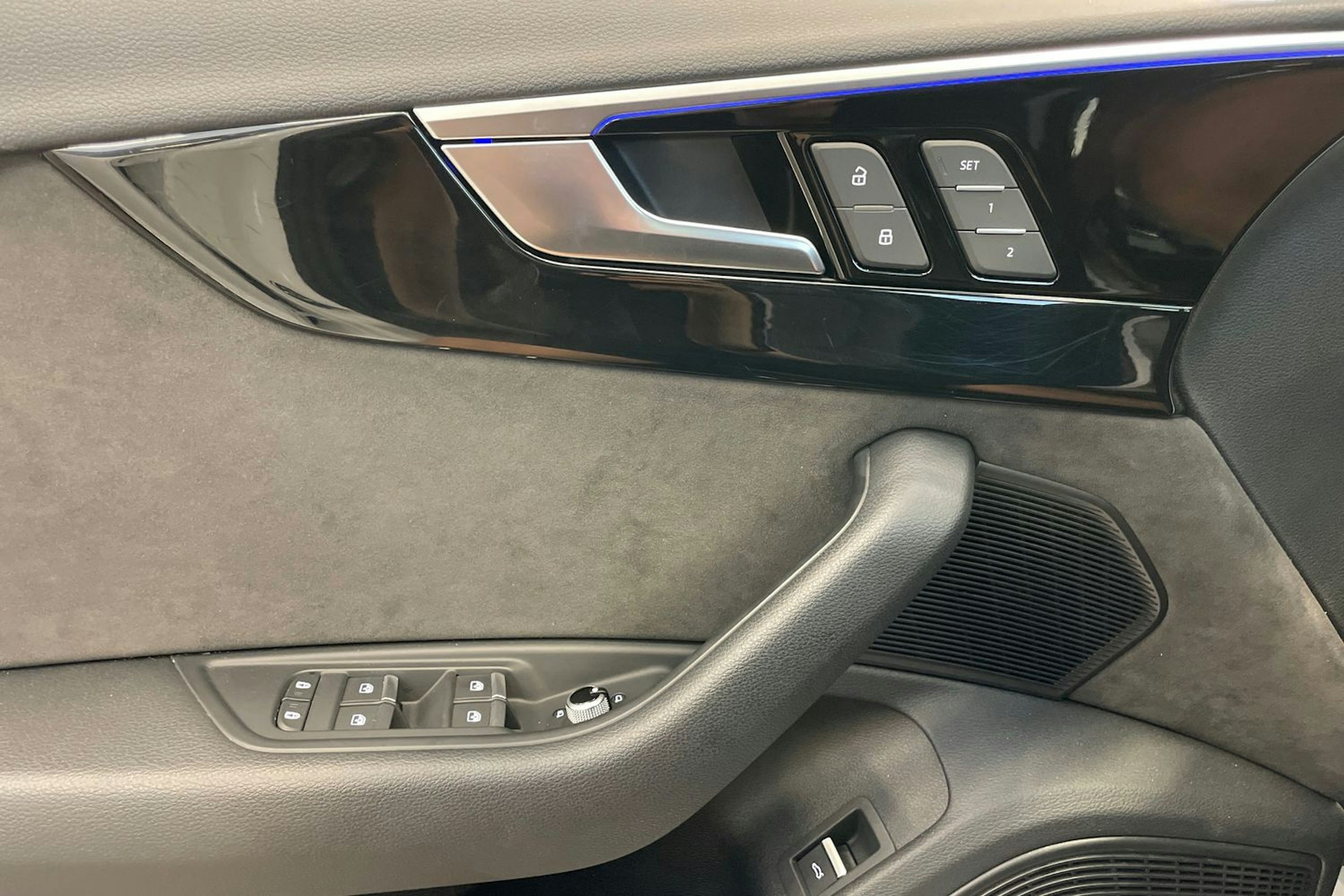 Valkoinen Audi A4 2021 kuva 21.