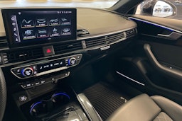 Valkoinen Audi A4 2021 kuva 26.