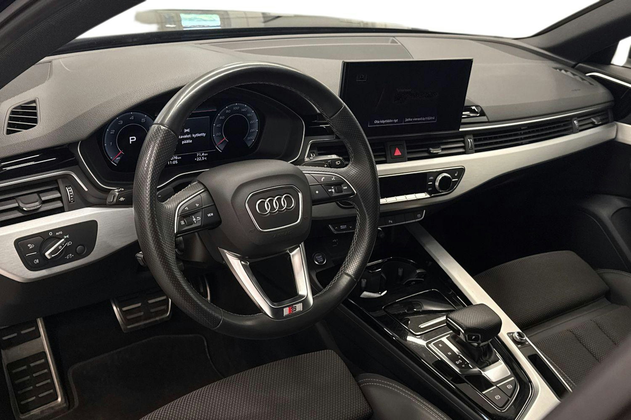 musta Audi A4 2021 kuva 7.