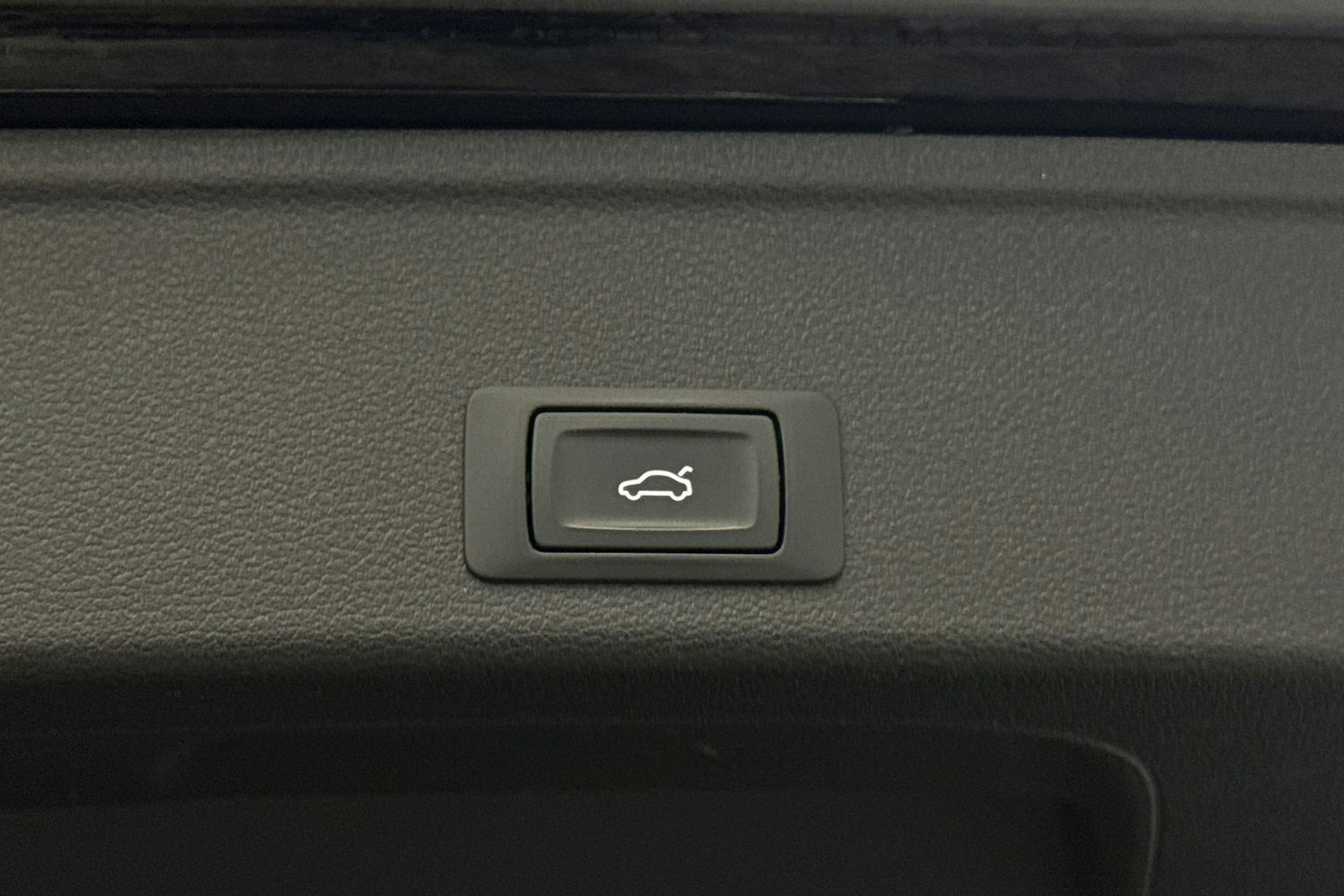 musta Audi A4 2021 kuva 39.
