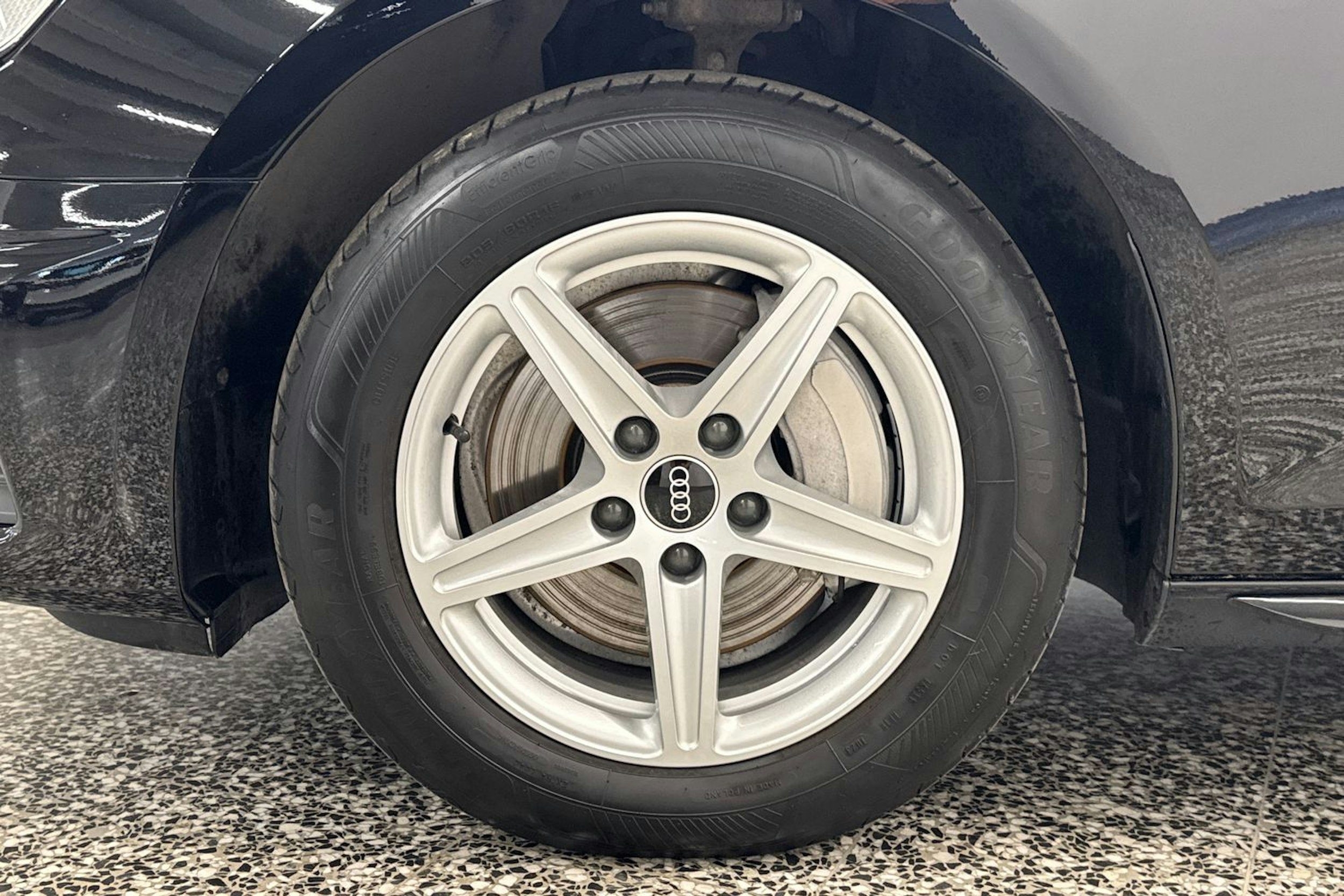 musta Audi A4 2021 kuva 40.