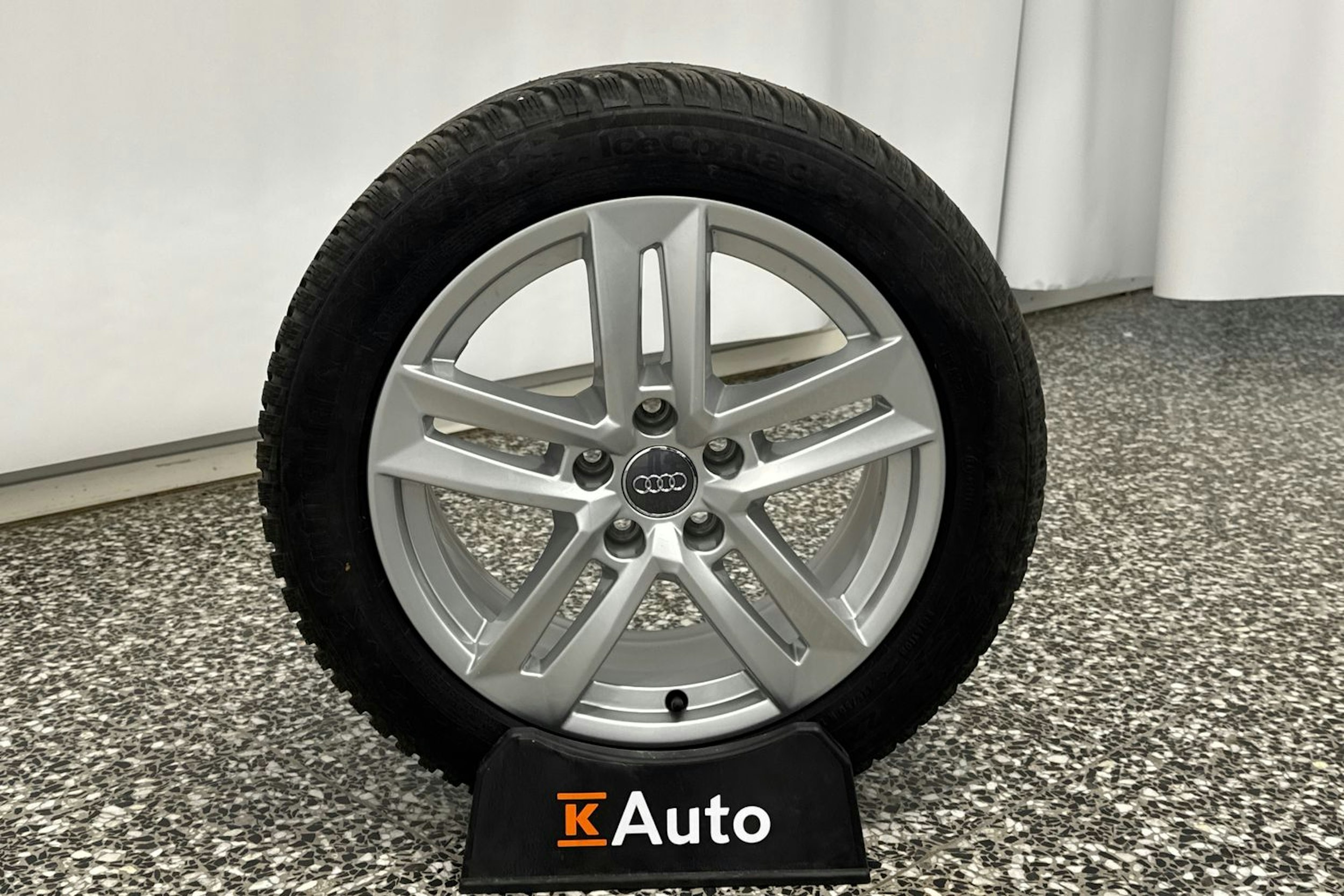 musta Audi A4 2021 kuva 42.