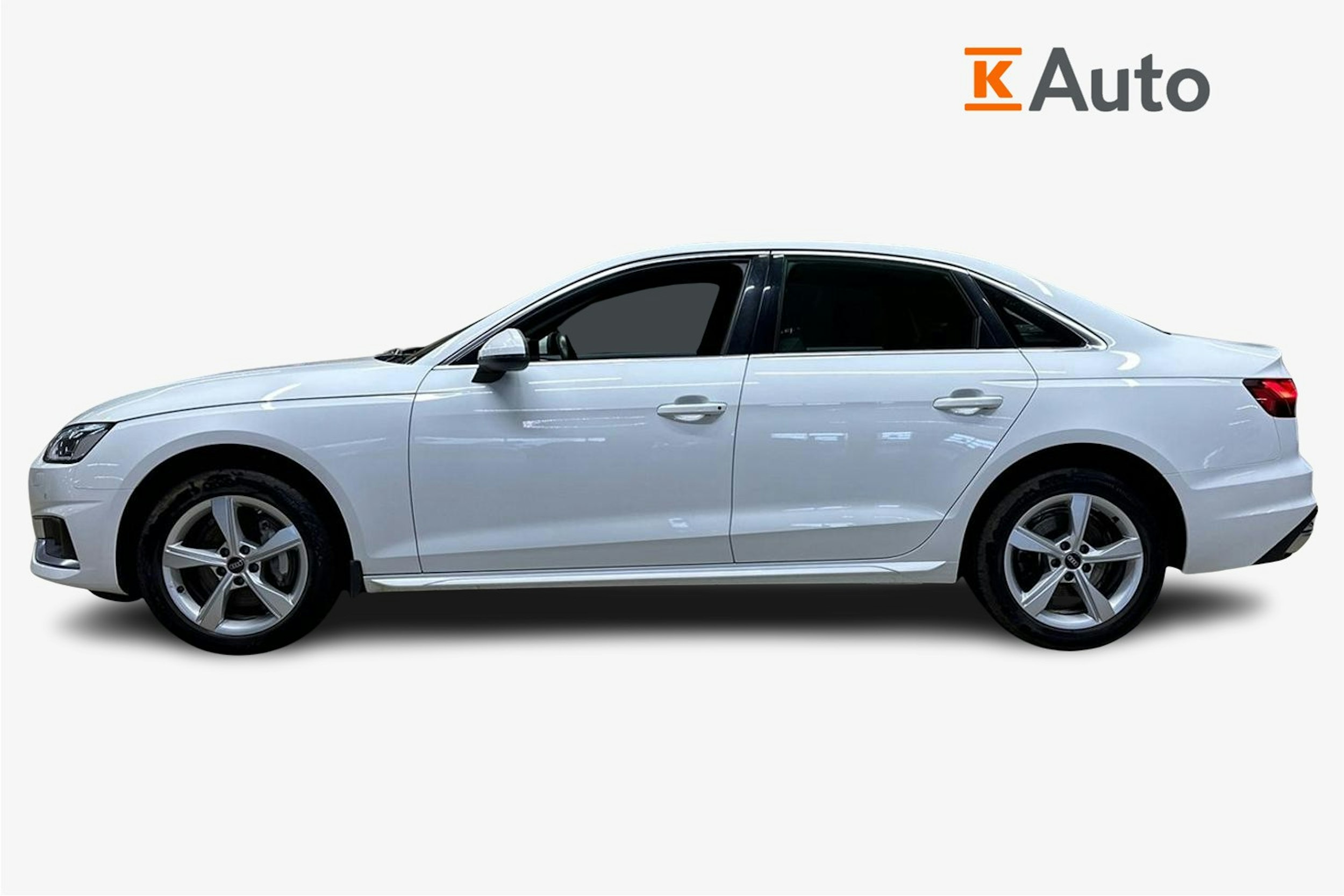 valkoinen Audi A4 2021 kuva 6.