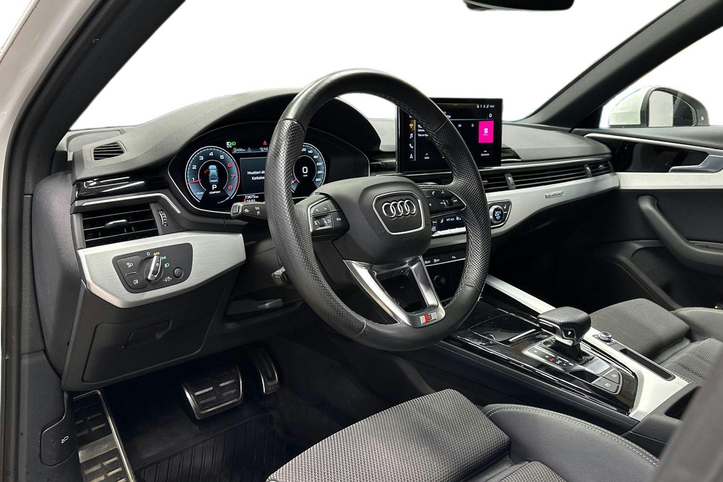 valkoinen Audi A4 2021 kuva 7.