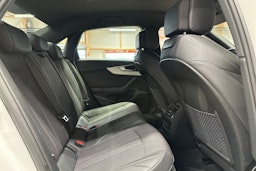 valkoinen Audi A4 2021 kuva 16.