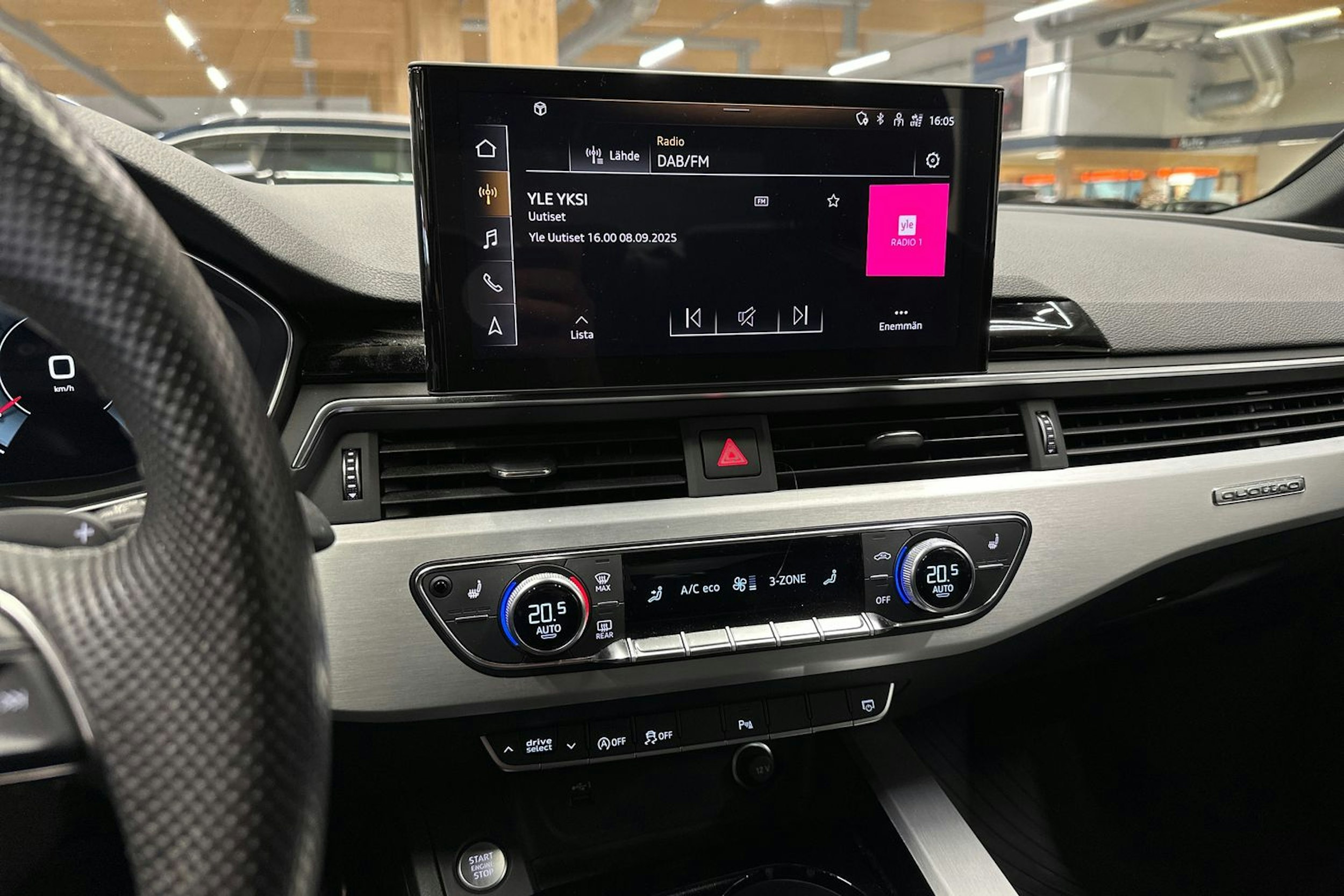 valkoinen Audi A4 2021 kuva 23.